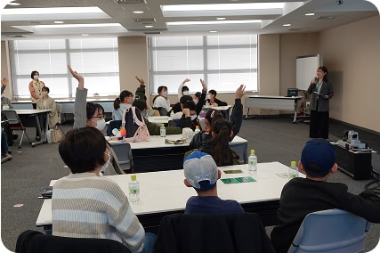 近隣小中学生にメイコーの企業見学会を実施02