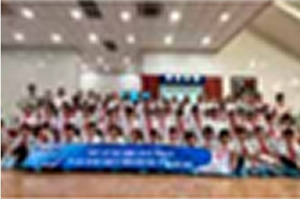 500名以上の近隣小中学生に
工場見学会を実施01
