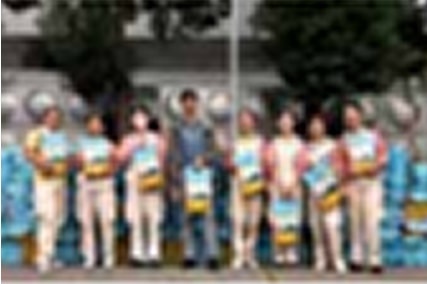 貧困地区の農業副産物を購入し
従業員に配布01